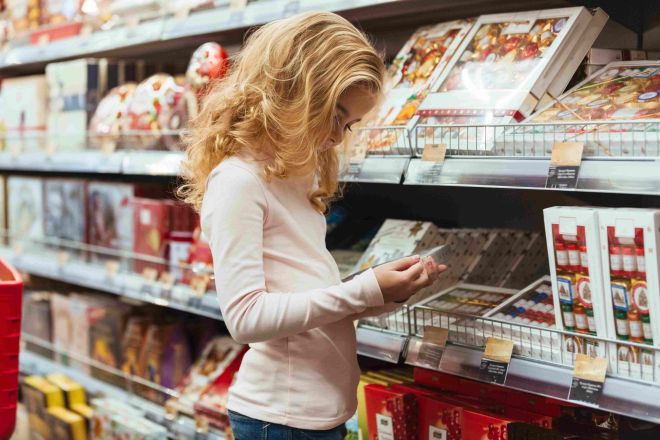 Top Benefits of Using Gondola Shelving in Retail Stores